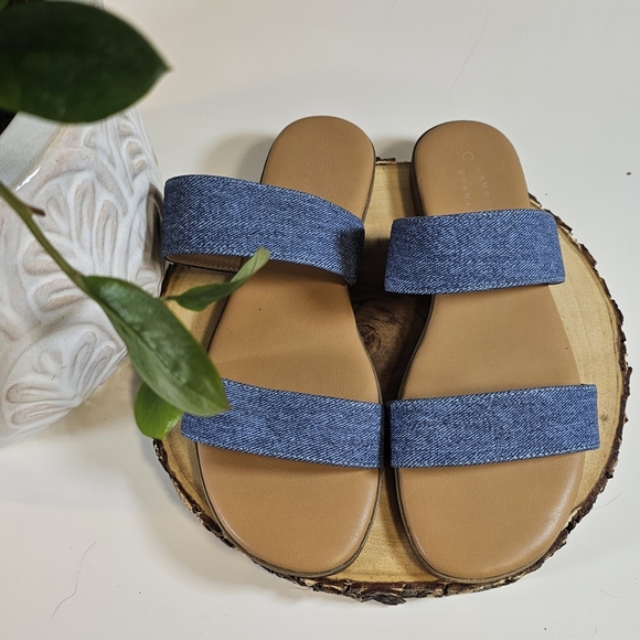 Lauren Conrad Memory Foam Sandals Women’s 8.5 Blue Denim Double Strap Comfort - Picture 2 of 3